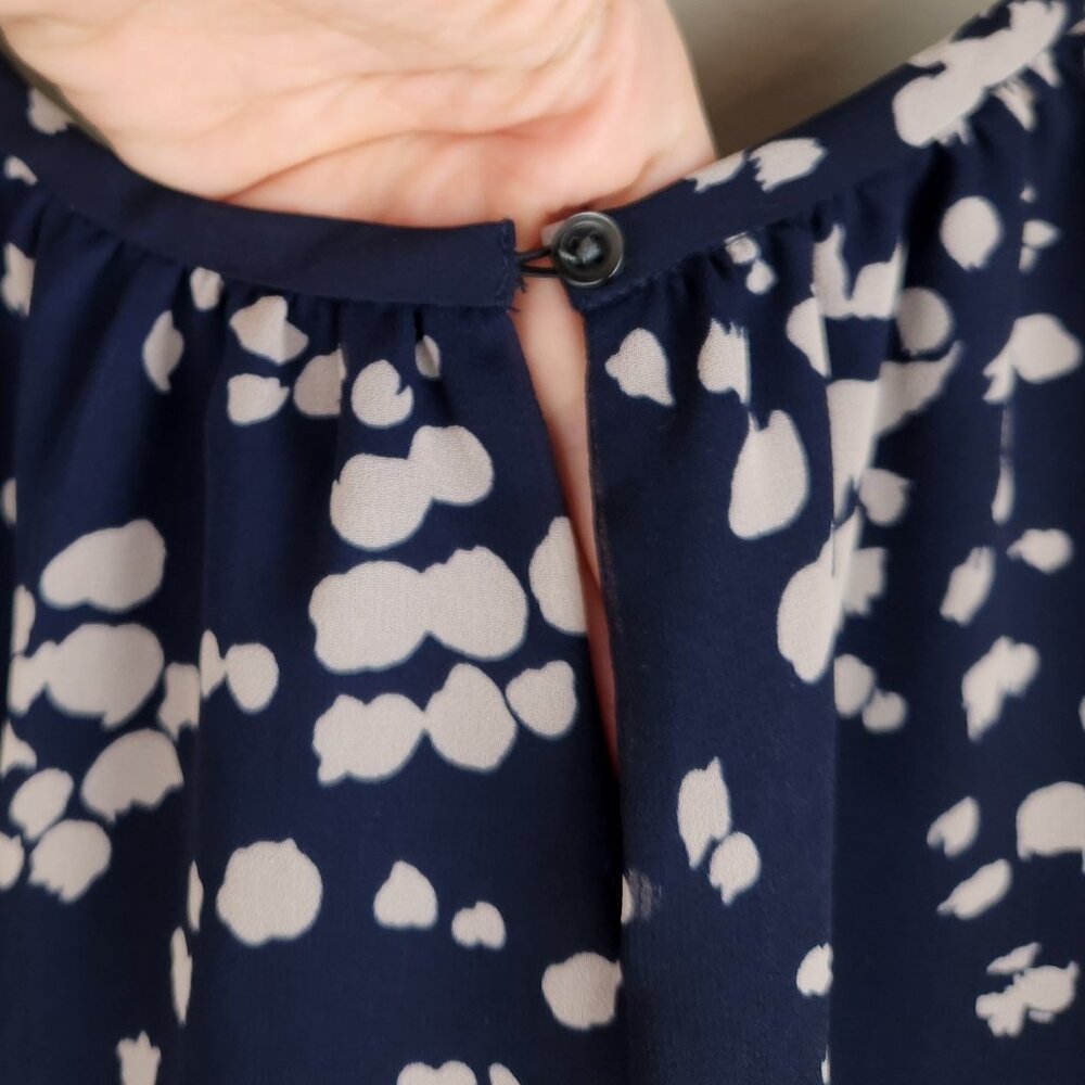 Madewell Ruffle Sleeve Blouse Top in Drifting Petals Paintbrush Dot Navy sz M - Picture 8 of 12